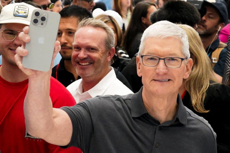 Apple revenue grows for the first time in a year, but China shows weakness