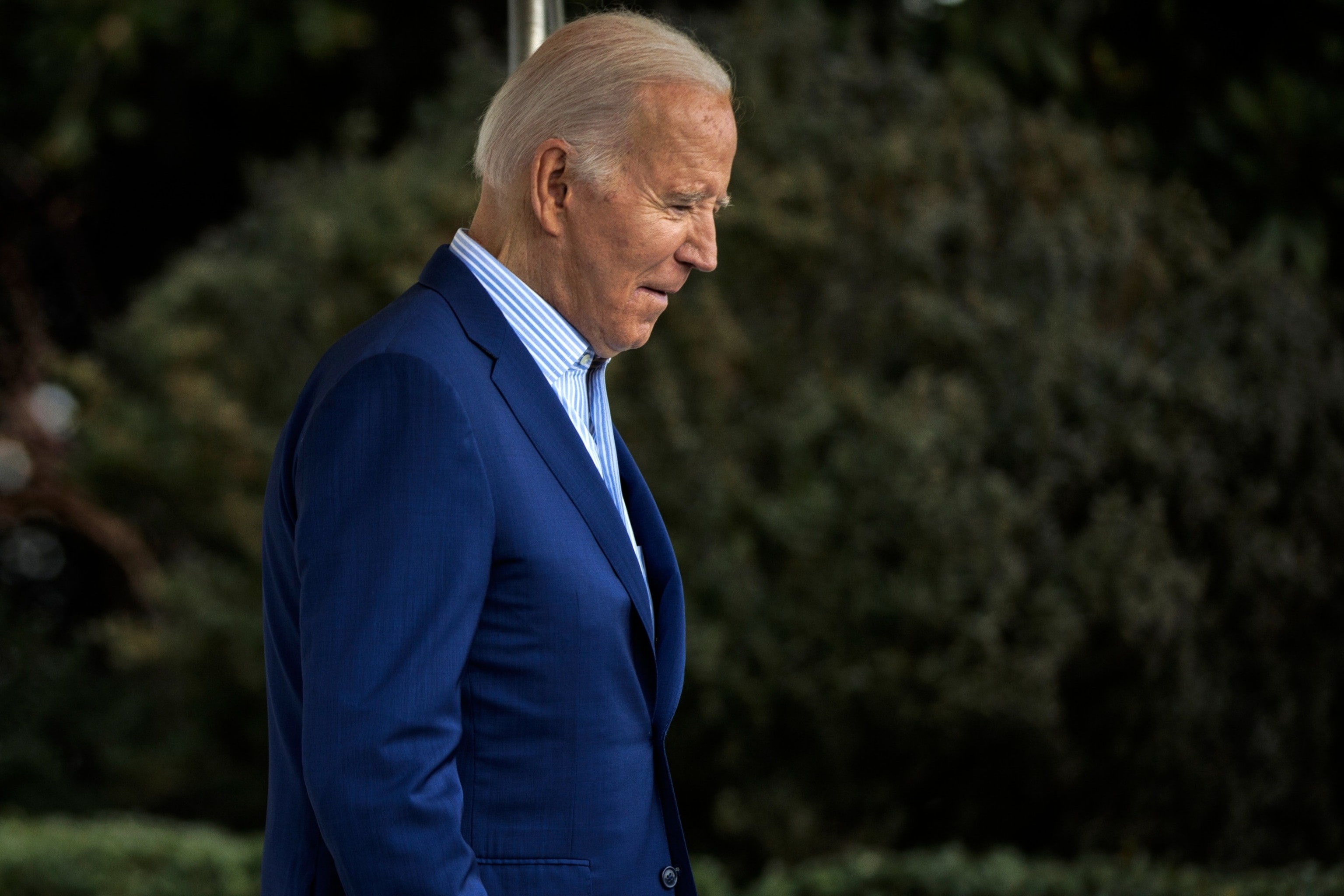 PHOTO: President Joe Biden walks on the South Lawn of the White House before boarding Marine One in Washington, DC, Jan. 27, 2024. 