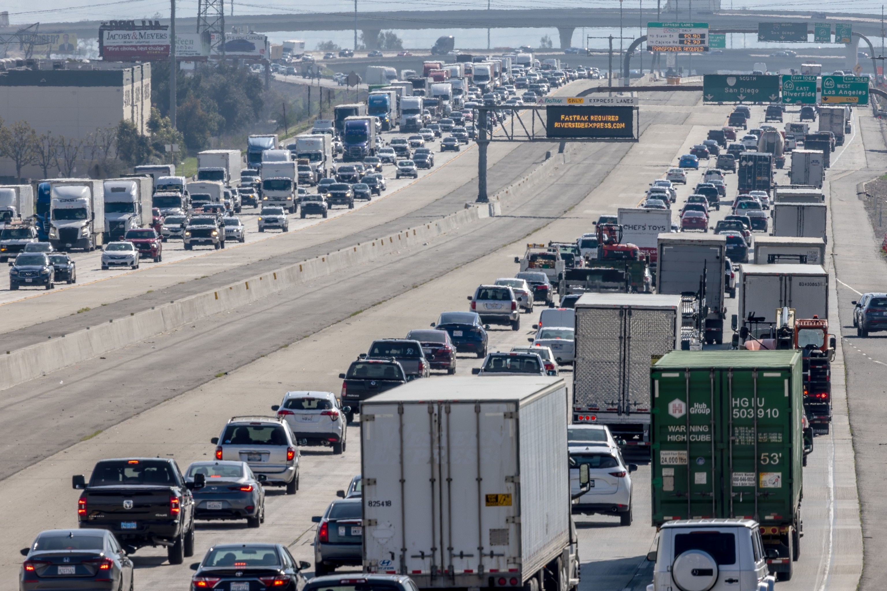 PHOTO: Afternoon traffic on I-15 looking South from Jurupa overhead bridge towards 60 freeway. I-15, Jan. 31, 2024, in Ontario, Calif.