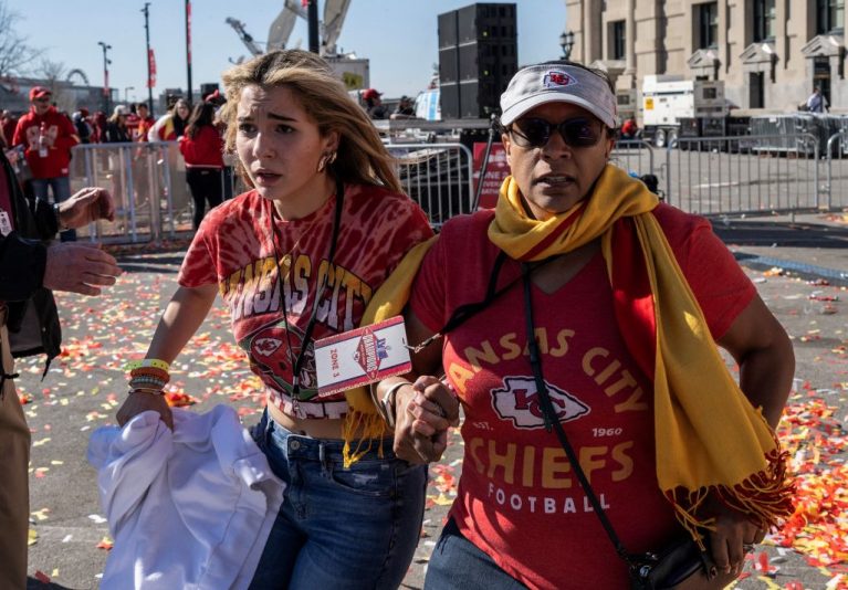 TOPSHOT - People flee after shots were fired near the Kansas City Chiefs' Super Bowl LVIII victory parade on February 14, 2024, in Kansas City, Missouri. A shooting incident at a packed parade Wednesday to celebrate the Kansas City Chiefs' Super Bowl victory killed one person and injured 21 others, police said. (Photo by ANDREW CABALLERO-REYNOLDS / AFP) (Photo by ANDREW CABALLERO-REYNOLDS/AFP via Getty Images)