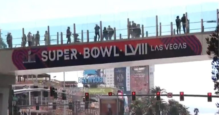 Las Vegas airports brace for mad rush of Super Bowl travelers