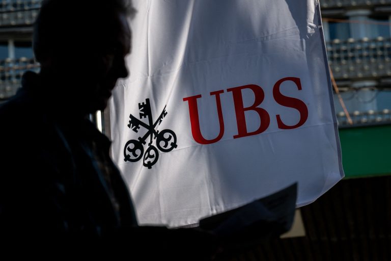 UBS beats earnings expectations, announces up to $1 billion share buyback