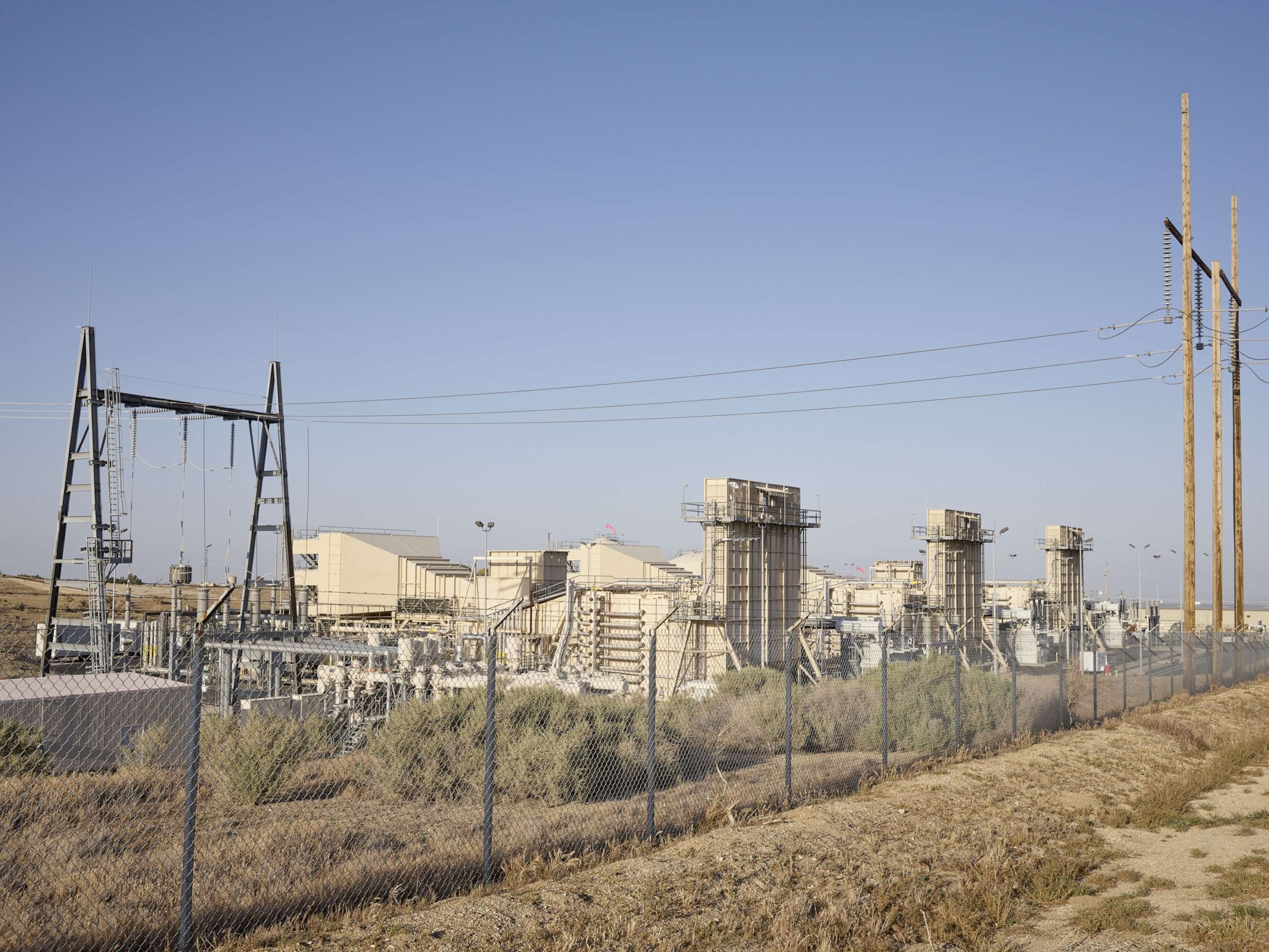 PHOTO: In this April 29, 2022, file photo, the Aera Energy Midway Sunset cogeneration natural gas power station is shown at the Midway-Sunset Oil Field near Derby Acres, Calif.