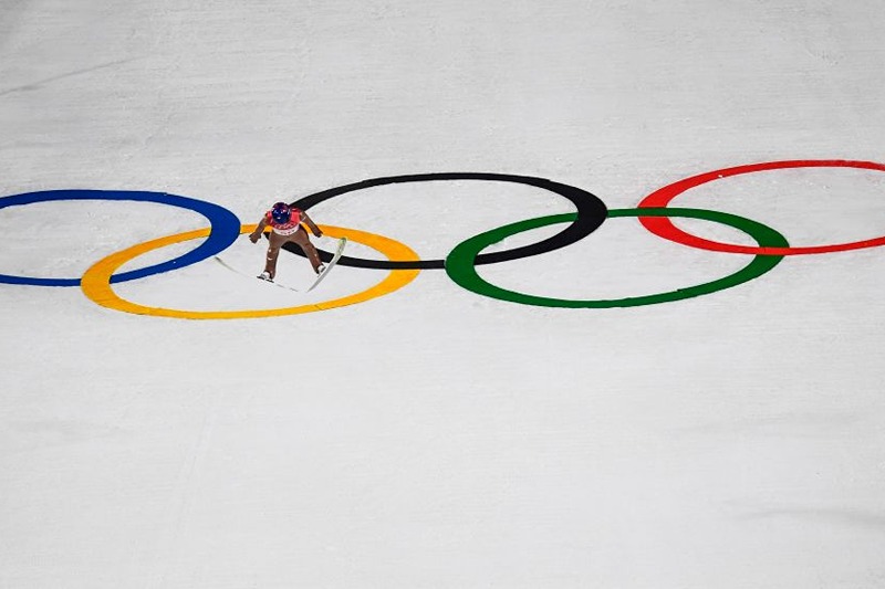 TOPSHOT - Poland's Kamil Stoch soar inhis final jump to win the men's large hill individual ski jumping event during the Pyeongchang 2018 Winter Olympic Games on February 17, 2018, in Pyeongchang. / AFP PHOTO / Jonathan NACKSTRAND (Photo credit should read JONATHAN NACKSTRAND/AFP via Getty Images)