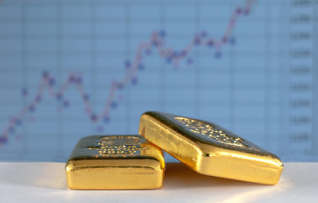 Gold bars and coins vs. gold stocks: Which is better for investors right now?