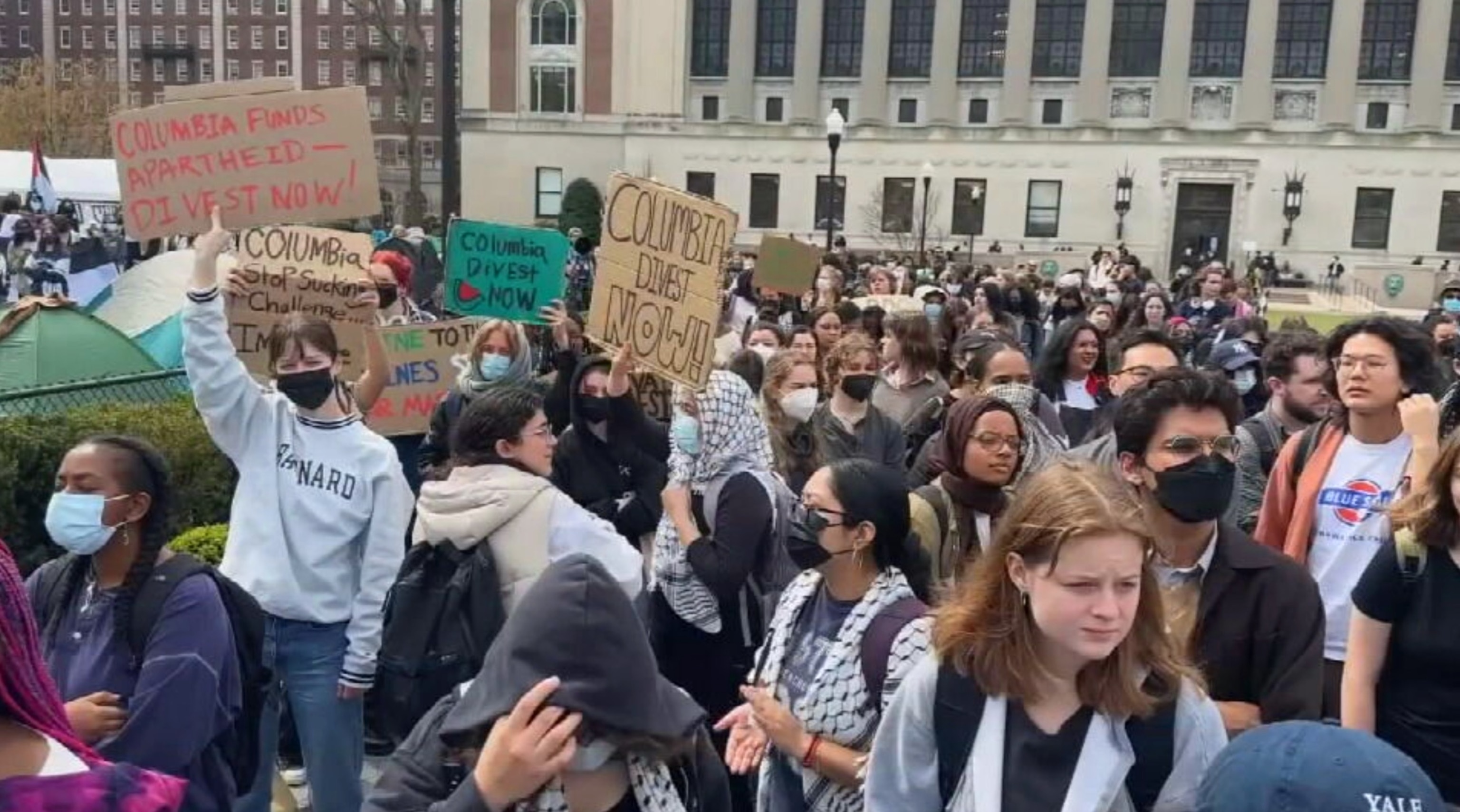 PHOTO: Pro-Palestinian and pro-Israel protesters demonstrate at Columbia University on April 18, 2024.