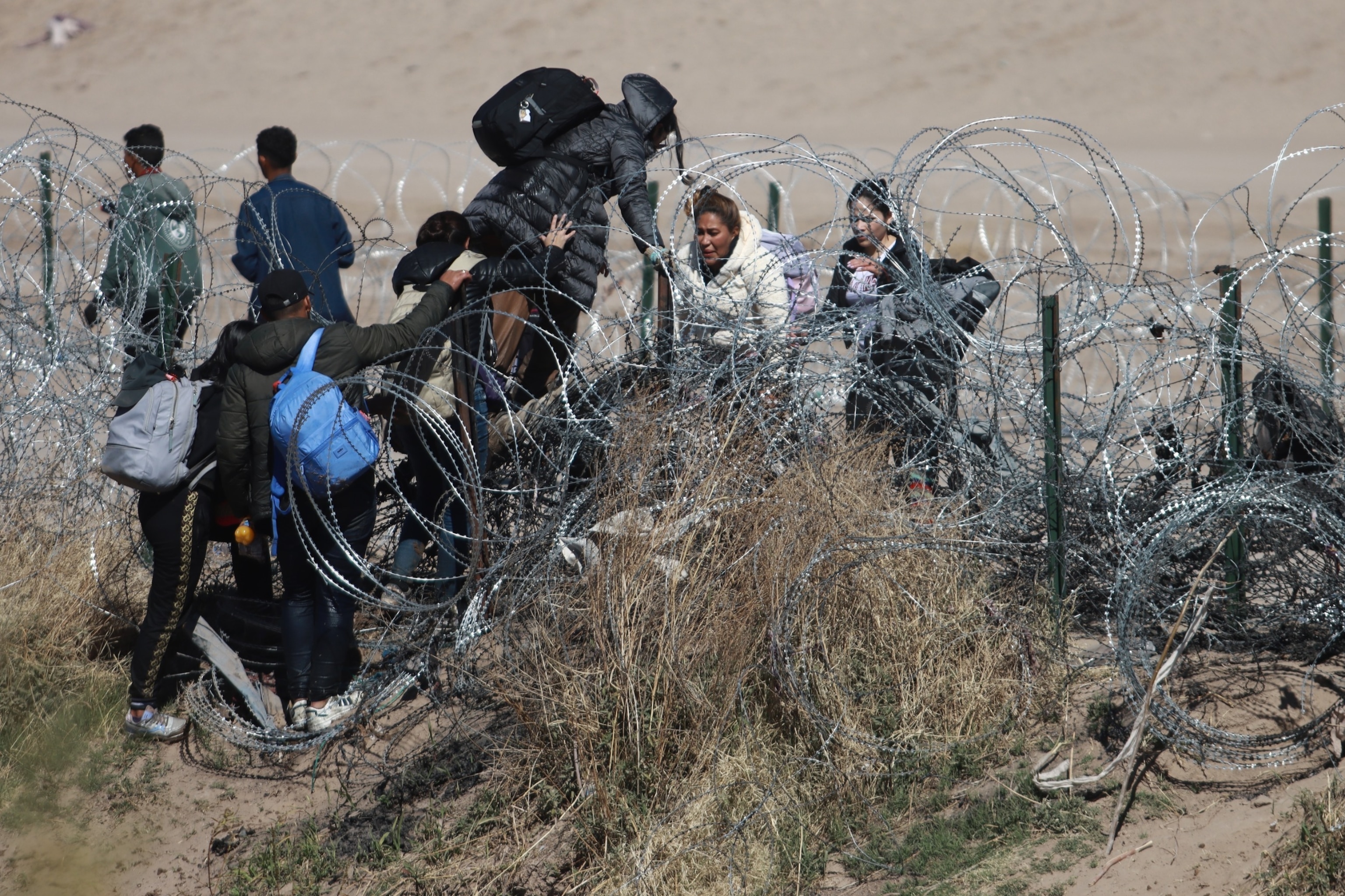 PHOTO: Groups of migrants of different nationalities arrive at the Rio Grande, to cross it and surrender to the American authorities in Ciudad Juarez, Mexico on Feb. 19, 2024. 