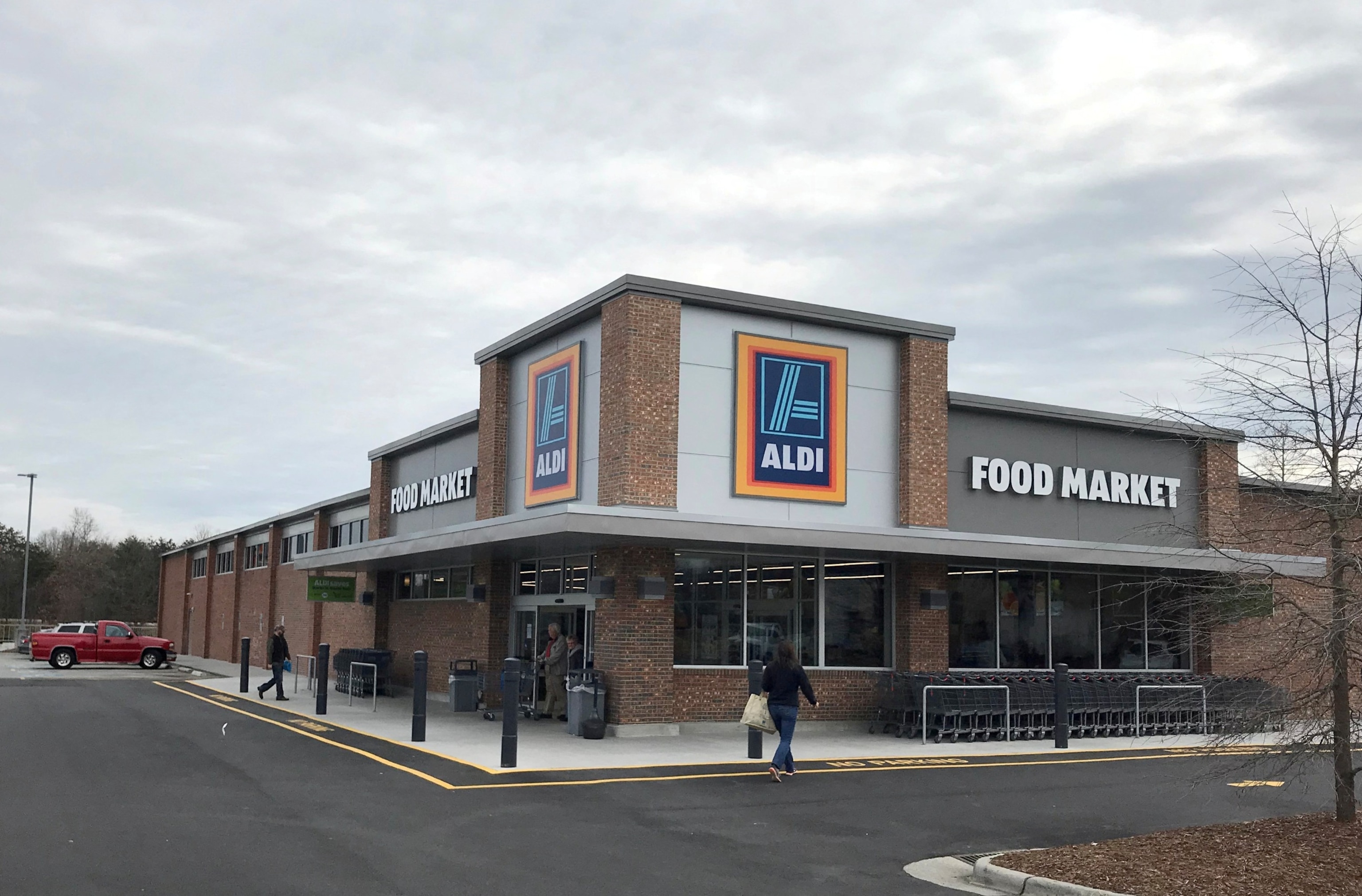 PHOTO: In this Dec. 27, 2017 file photo, an Aldi supermarket is seen in High Point, N.C.
