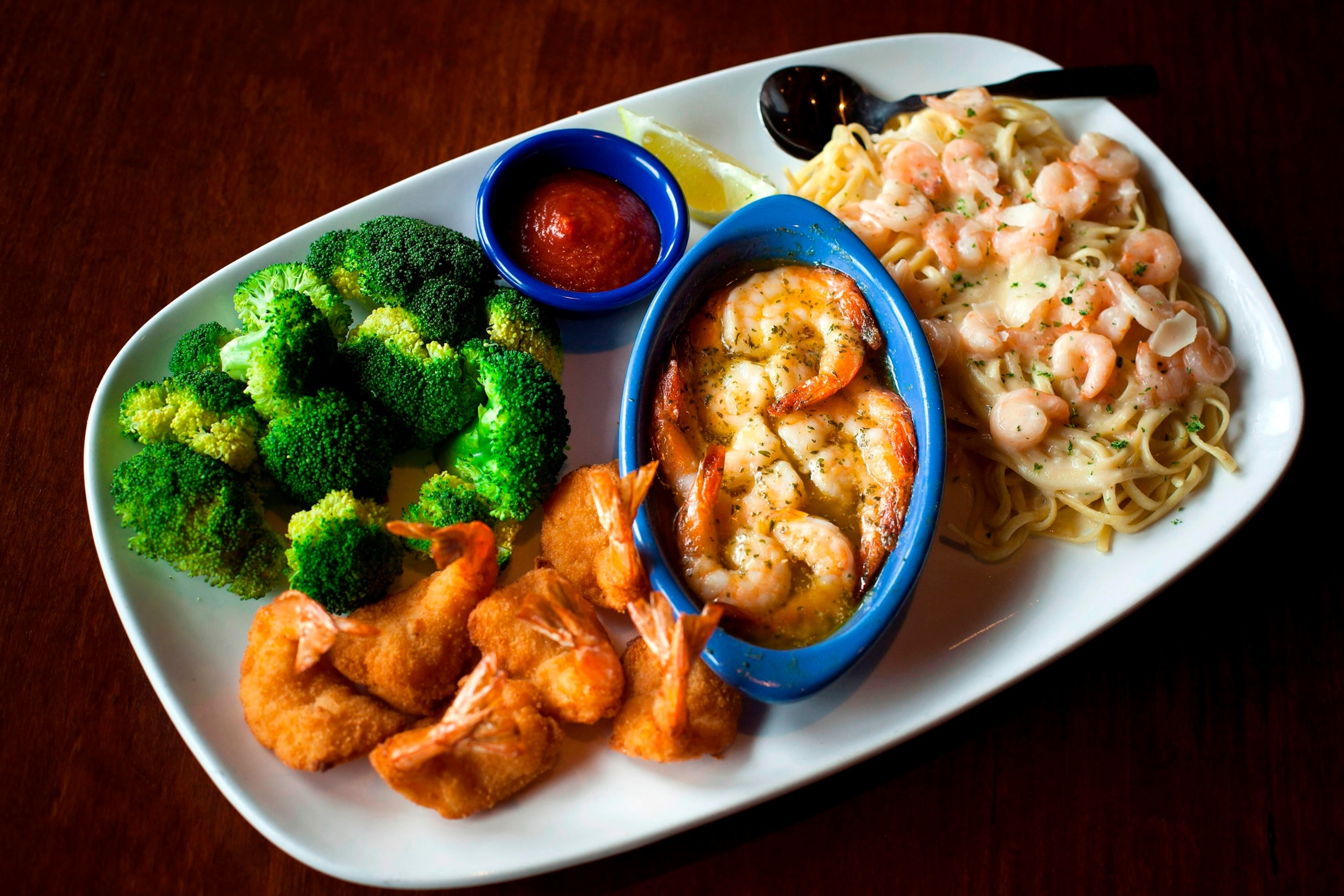PHOTO: In this July 24, 2014, file photo, a seaside shrimp combo dish is shown at a Red Lobster restaurant in Yonkers, New York.