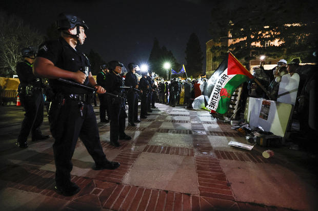 Tense scene at UCLA after police order protesters to leave