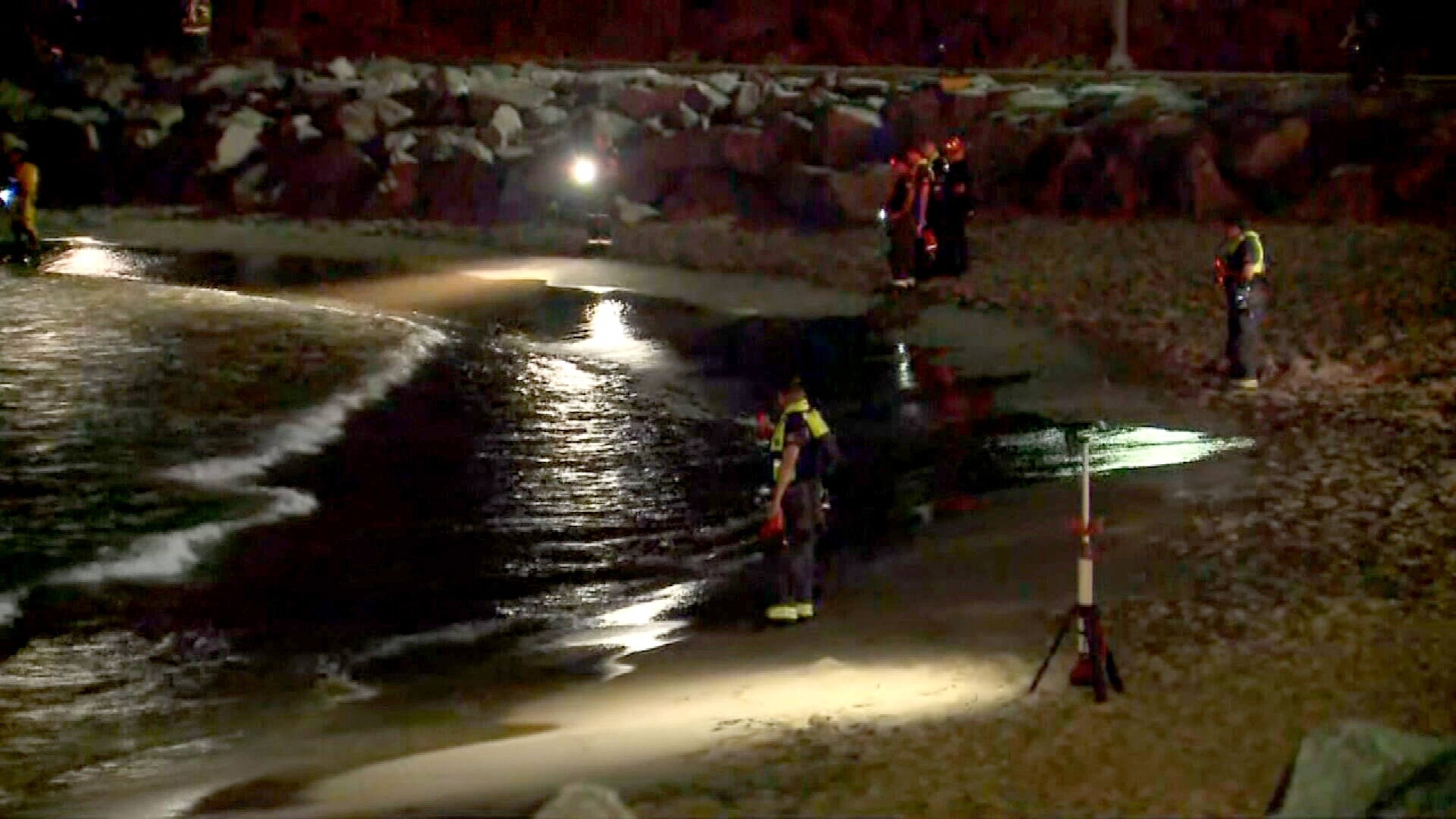 PHOTO: Rescue crews search Lake Michigan near Bender Park for missing teens, June 26, 2024, in Oak Creek, Wis.