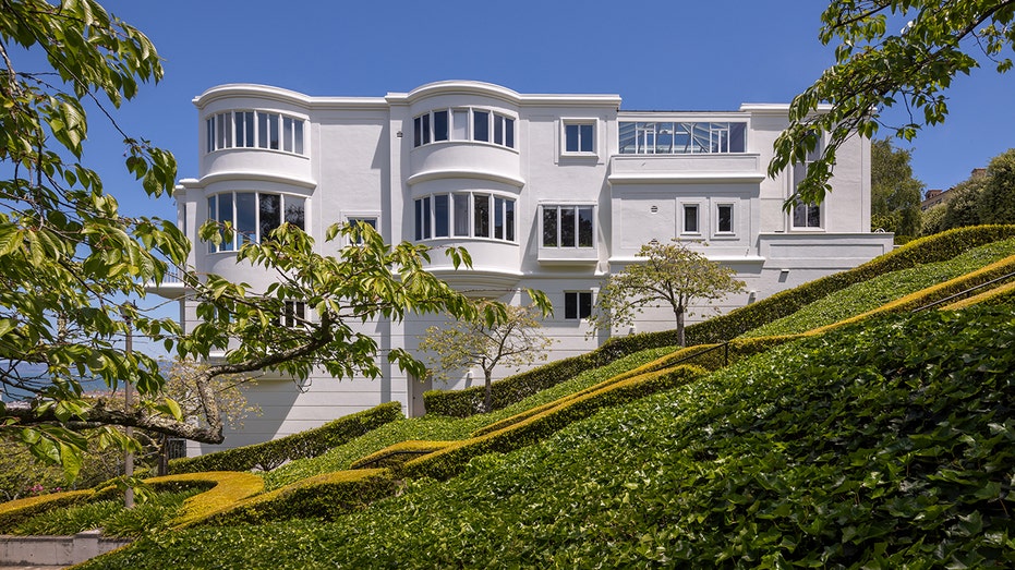 A view of the side of the Pacific Heights home
