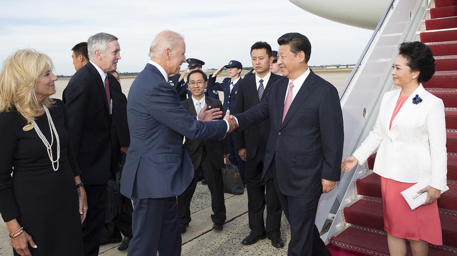 Chinese President Xi Jinping, second right, and his wife, Peng Liyuan, first right, are welcomed by Vice President Biden, third left, and his wife, first left, at Andrews Air Force Base in Washington, D.C., on Sept. 24, 2015. 