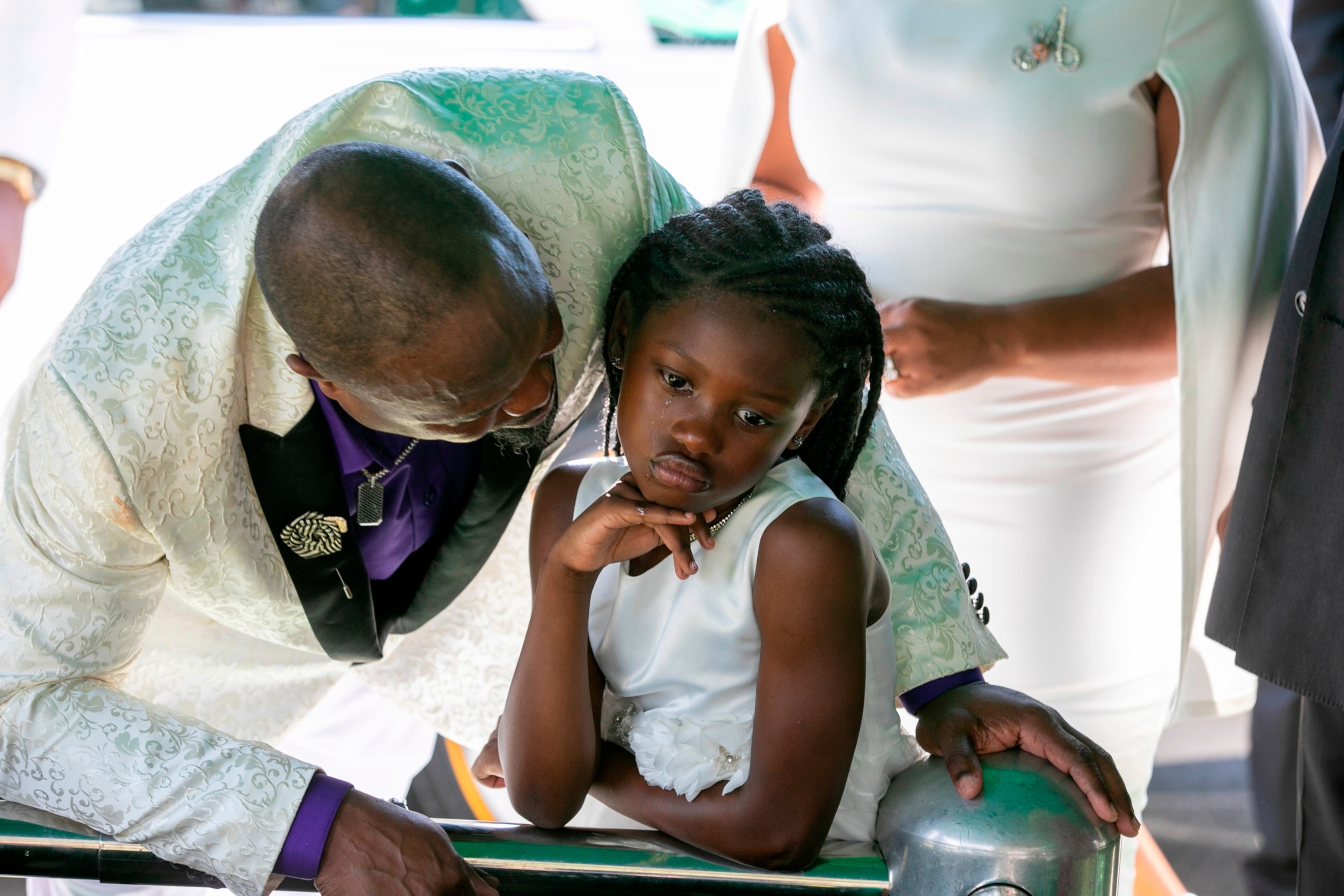 PHOTO: In this June 12, 2023, file photo, Eddie Owens talks with his daughter Africa at the grave after the funeral for Africa's mother Ajike Owens, at Highland Memorial Park in Ocala, Fla.