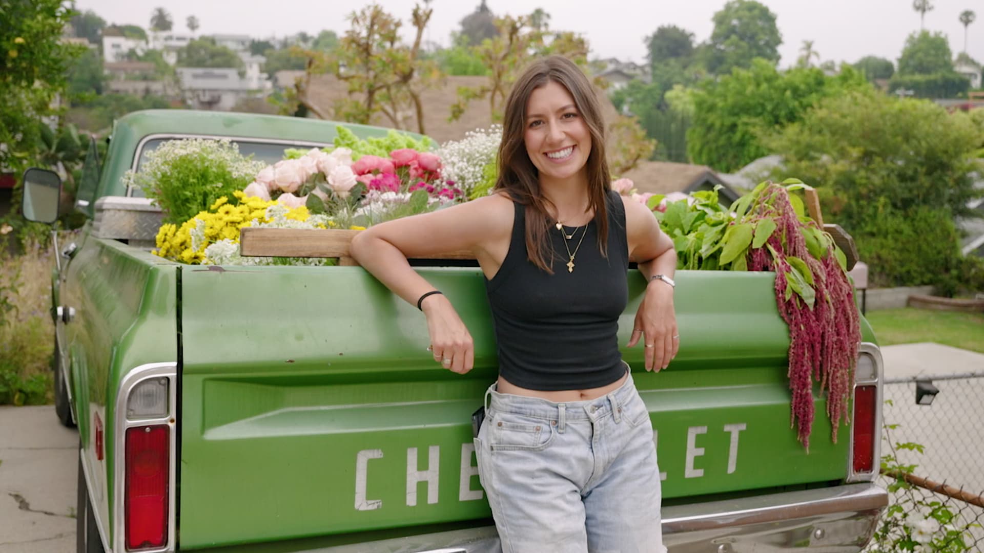 29-year-old quit corporate job to sell flowers — now she brings in up to $16,000 a month