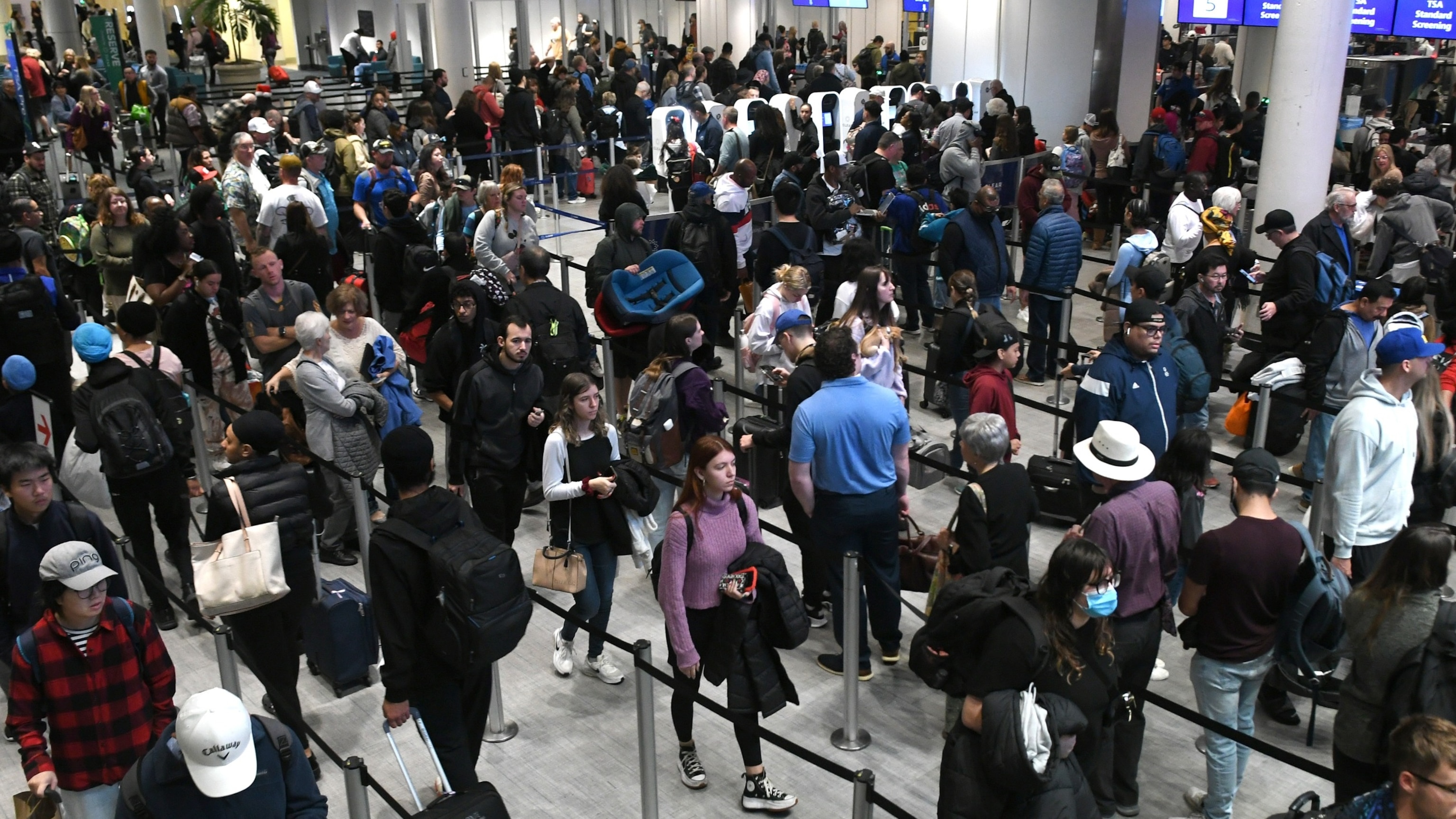 PHOTO: Passengers wait in the Transportation Security Administration screening line at Orlando International Airport in Orlando, FL, Dec. 22, 2023.