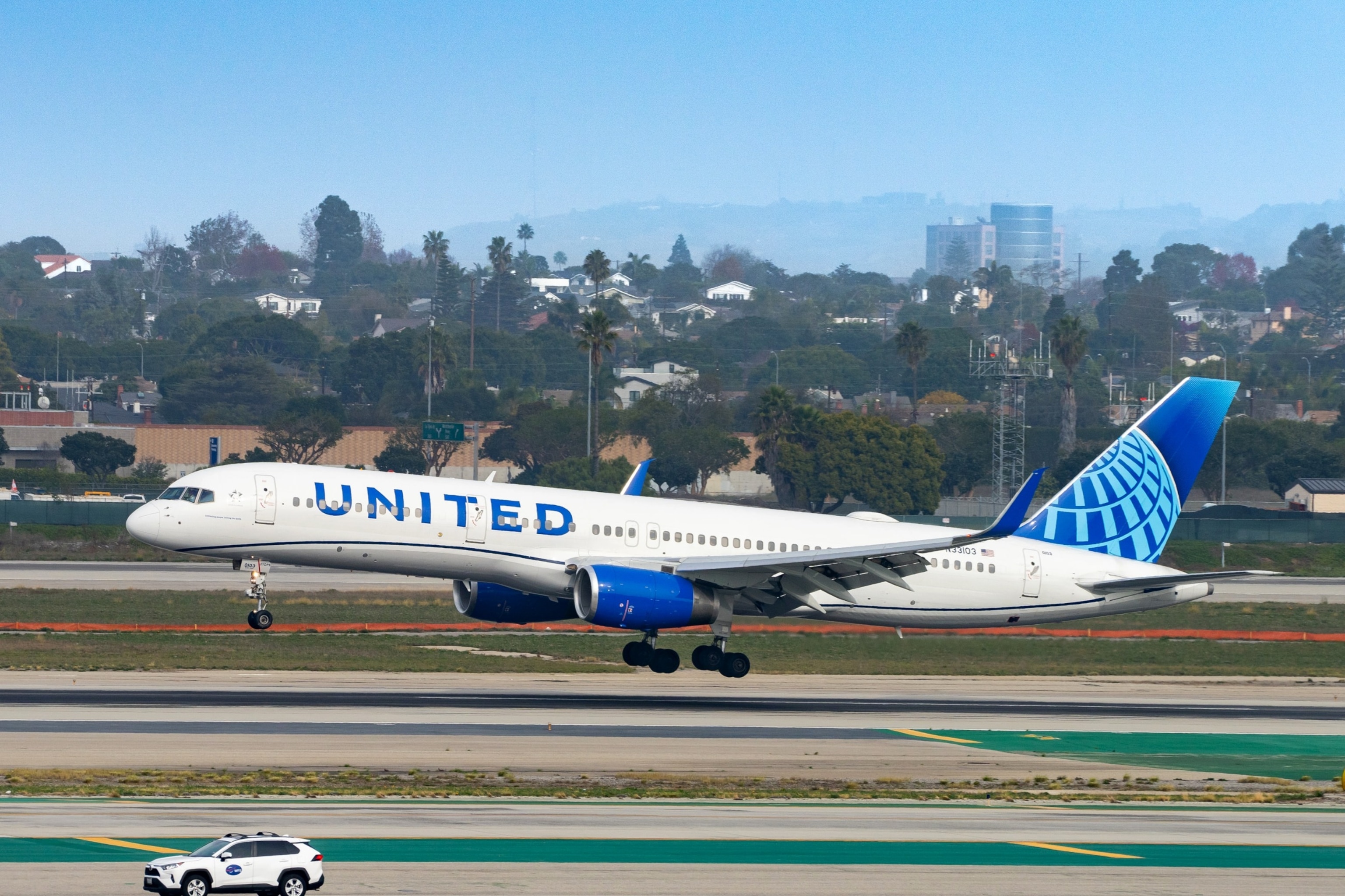 PHOTO: United Airlines Boeing 757-224 arrives at Los Angeles International Airport on December 29, 2023 in Los Angeles.