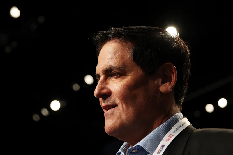 LAS VEGAS, NV - OCTOBER 19: Investor and Dallas Mavericks owner Mark Cuban arrives before the start of the third U.S. presidential debate at the Thomas & Mack Center on October 19, 2016 in Las Vegas, Nevada. Tonight is the final debate ahead of Election Day on November 8. (Photo by Drew Angerer/Getty Images)