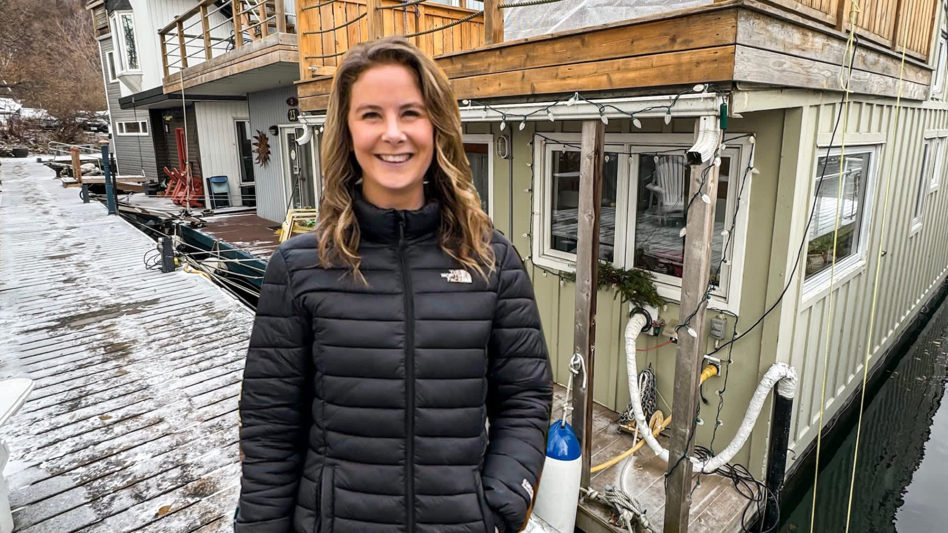 I live in a $250,000 houseboat in Toronto, Canada: Take a look inside