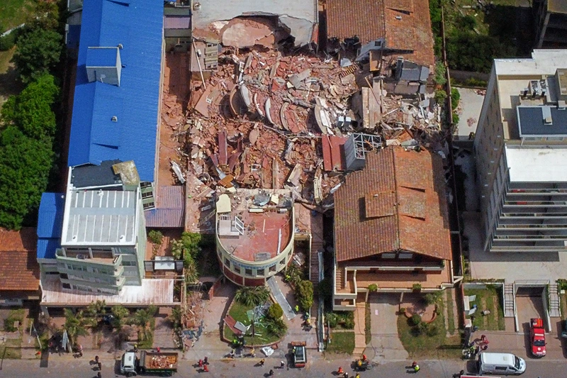 Aerial view of the Dubrovnik Hotel after it collapsed in the seaside town of Villa Gesell, Buenos Aires province, on October 29, 2024. An elderly man was killed and a dozen people are missing after a ten-storey building housing a hotel collapsed Tuesday in the Argentine seaside resort of Villa Gesell, local authorities and media reported. (Photo by STRINGER / AFP) (Photo by STRINGER/AFP via Getty Images)