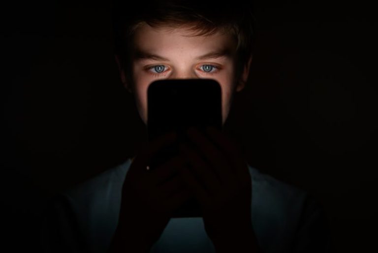 Australia Passes Law That Bans Children Under 16 From Social Media 