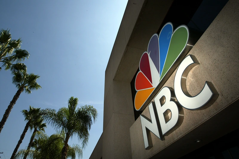 BURBANK, CA - AUGUST 28: The NBC peacock logo is seen on the NBC studios building August 28, 2003 in Burbank, California. Paris-based Vivendi is in the final stages of a long and drawn-out auction of its U.S.-based media assets, collectively known as Vivendi Universal Entertainment, or VUE. NBC is an auction favorite. (Photo by David McNew/Getty Images)