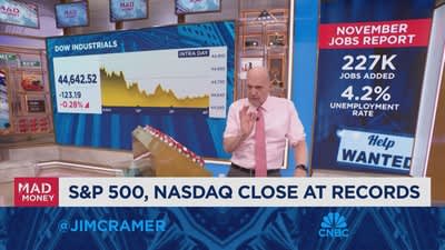 Jobs report doesn't do much to change Fed's 'rate cut calculus', says Jim Cramer