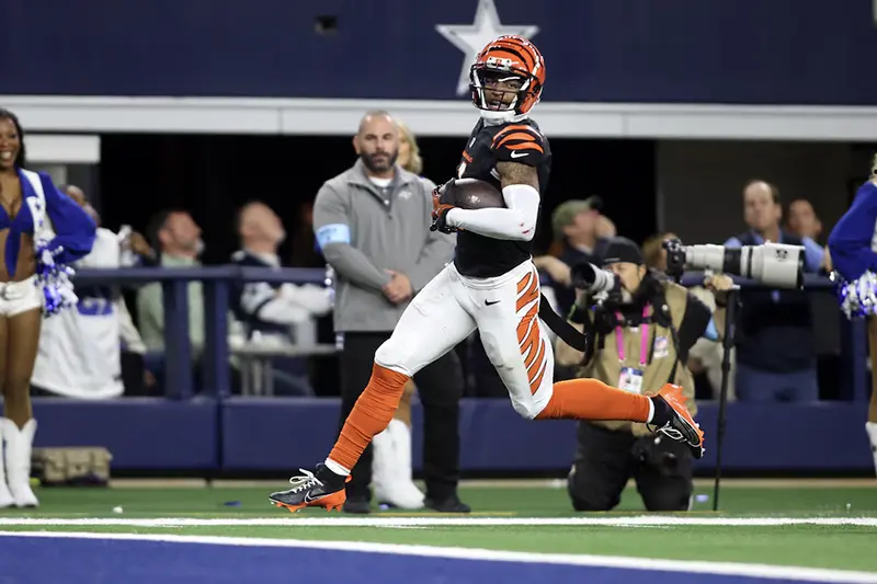 Cincinnati Bengals wide receiver Ja'Marr Chase (1) scores a touchdown against the Dallas Cowboys in the fourth quarter at AT&T Stadium. Mandatory Credit: Tim Heitman-Imagn Images