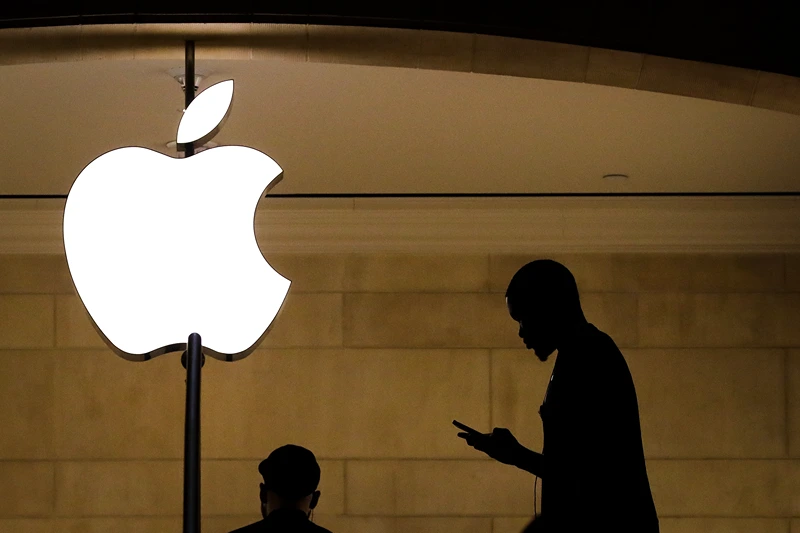 NEW YORK, NY - JANUARY 29: A man checks his phone in an Apple retail store in Grand Central Terminal, January 29, 2019 in New York City. Apple is set to report first-quarter earnings results after U.S. markets close on Tuesday. (Photo by Drew Angerer/Getty Images)