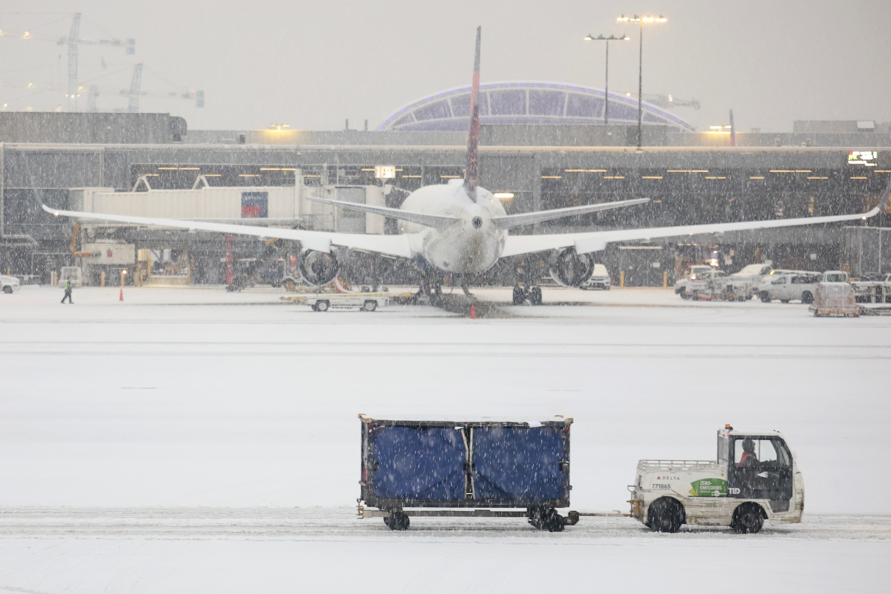 PHOTO: Large Winter Storm Continues To Bring Snow To Southern States