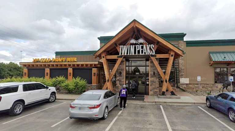 Sports bar chain Twin Peaks is going public. These restaurant companies are the next to watch