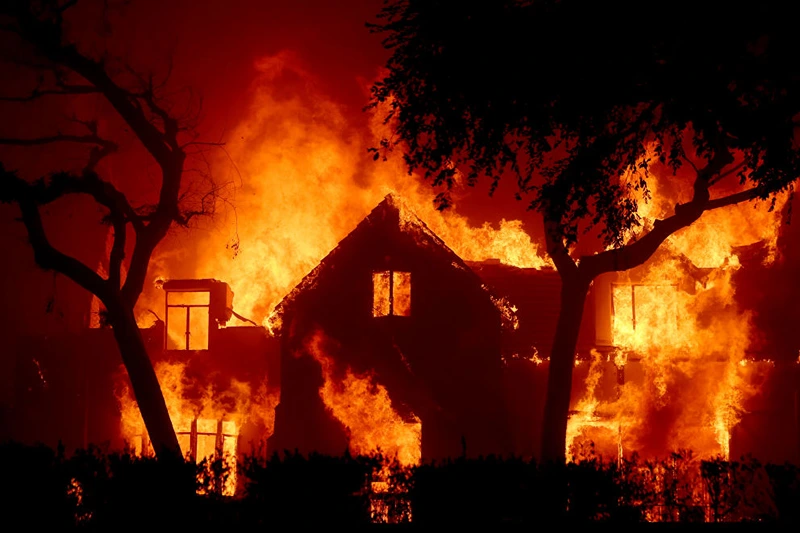 ALTADENA, CALIFORNIA - JANUARY 08: Fire engulfs a home as the Eaton Fire moves through the area on January 08, 2025 in Altadena, California. Fueled by intense Santa Ana Winds, the Palisades Fire has grown to over 2,900 acres and 30,000 people have been ordered to evacuate while a second fire has emerged near Eaton Canyon in Altadena. (Photo by Justin Sullivan/Getty Images)