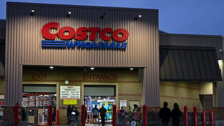 Costco, Walmart are appealing to wealthy shoppers