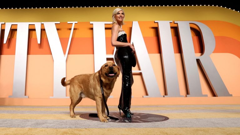 Selma Blair’s service dog steals the show at Vanity Fair Oscar Party