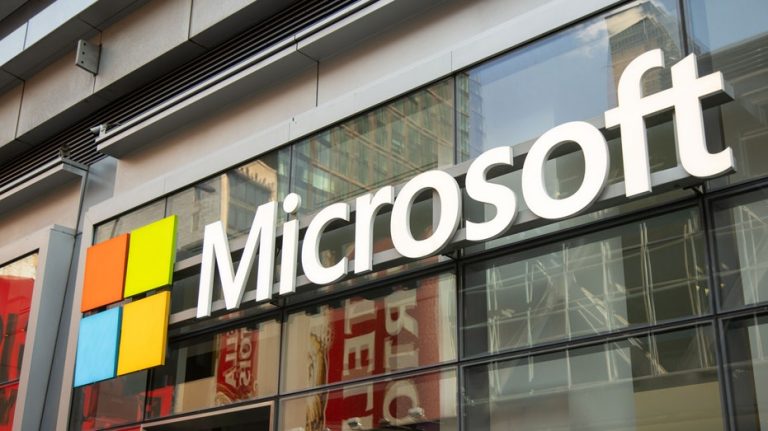 Thousands of Microsoft customers affected by large-scale outage